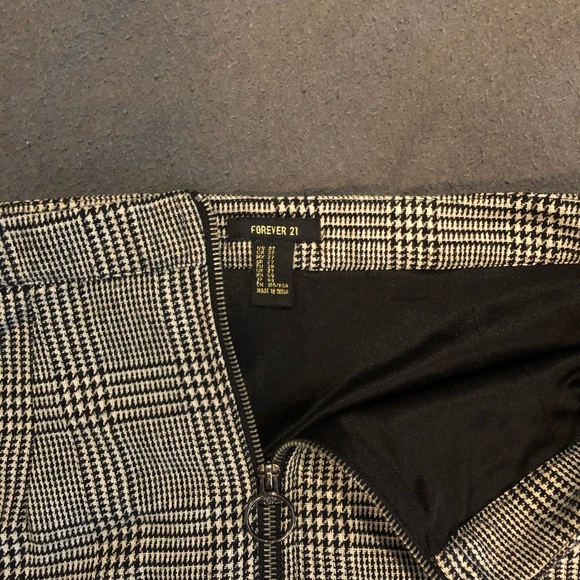 mini skirt - Picture 3 of 3